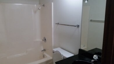 1608 Richmond Cir in Joliet, IL - Building Photo - Building Photo