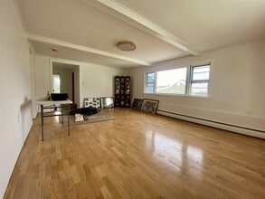 61 Gore St, Unit 2 in Cambridge, MA - Foto de edificio - Building Photo
