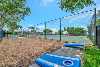 611 Destiny Dr in Ruskin, FL - Foto de edificio - Building Photo