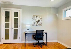 501 E Poplar Ave in Carrboro, NC - Building Photo