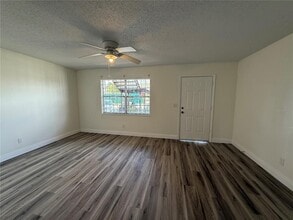 9209 Tudor Dr in Tampa, FL - Building Photo - Building Photo