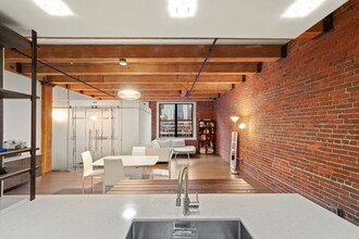 33 Sleeper St, Unit 403 in Boston, MA - Building Photo - Building Photo