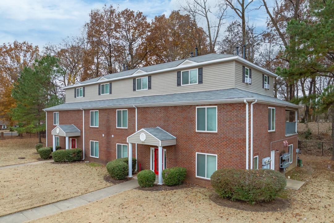 Manor Park Apartments in Memphis, TN - Building Photo