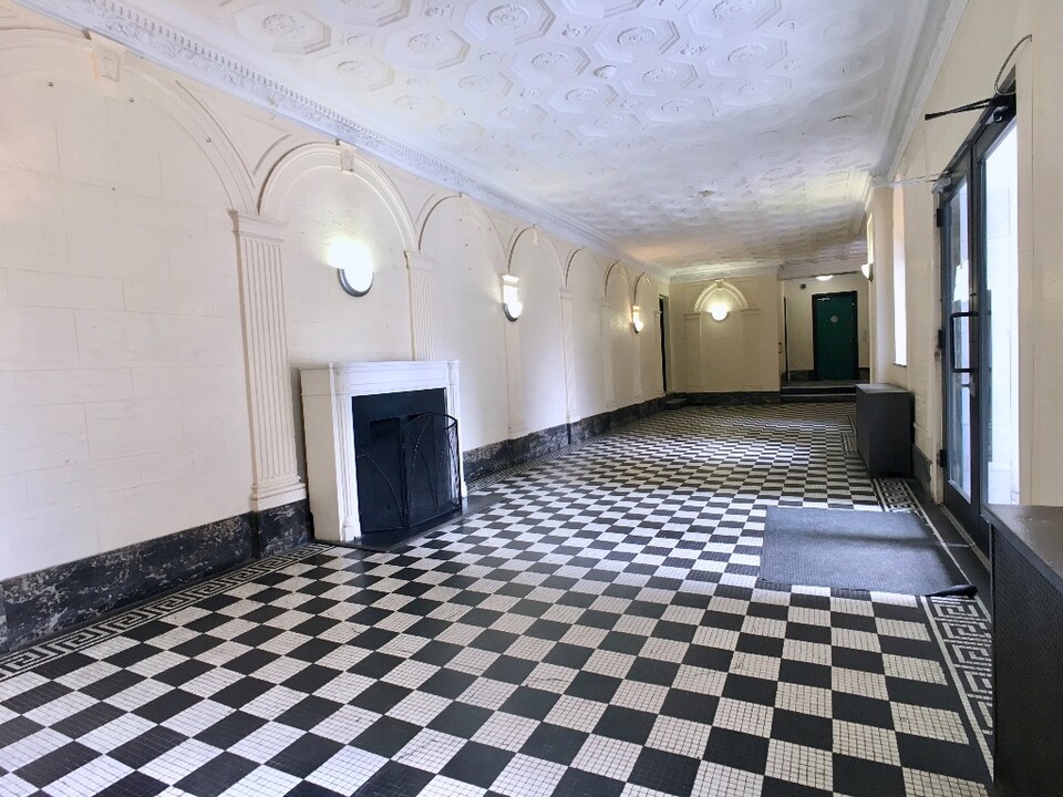 282 Cabrini Blvd in New York, NY - Building Photo