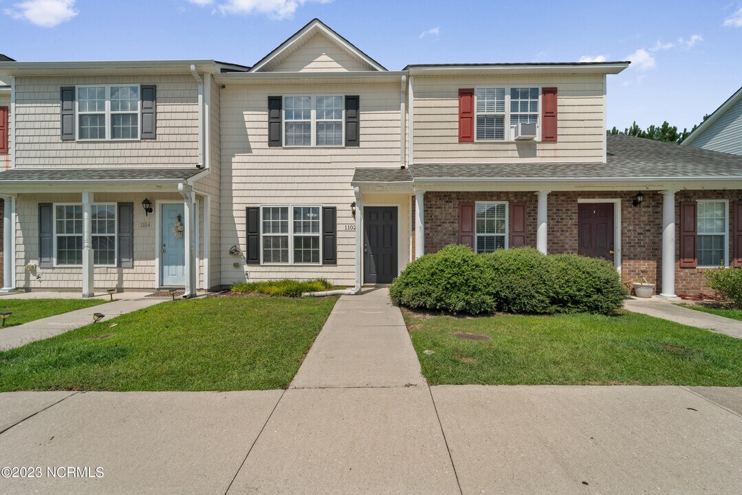 1102 Springwood Dr in Jacksonville, NC - Building Photo
