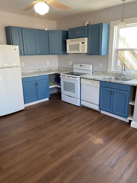 11 Prospect St in Pawcatuck, CT - Building Photo