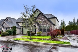 13505 NW Trevino St in Portland, OR - Building Photo