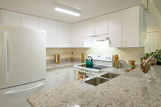 Townhome Village at Welleby Park in Sunrise, FL - Building Photo - Interior Photo