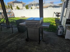 4 Parente Ln N, Unit 2 in Island Park, NY - Building Photo - Building Photo