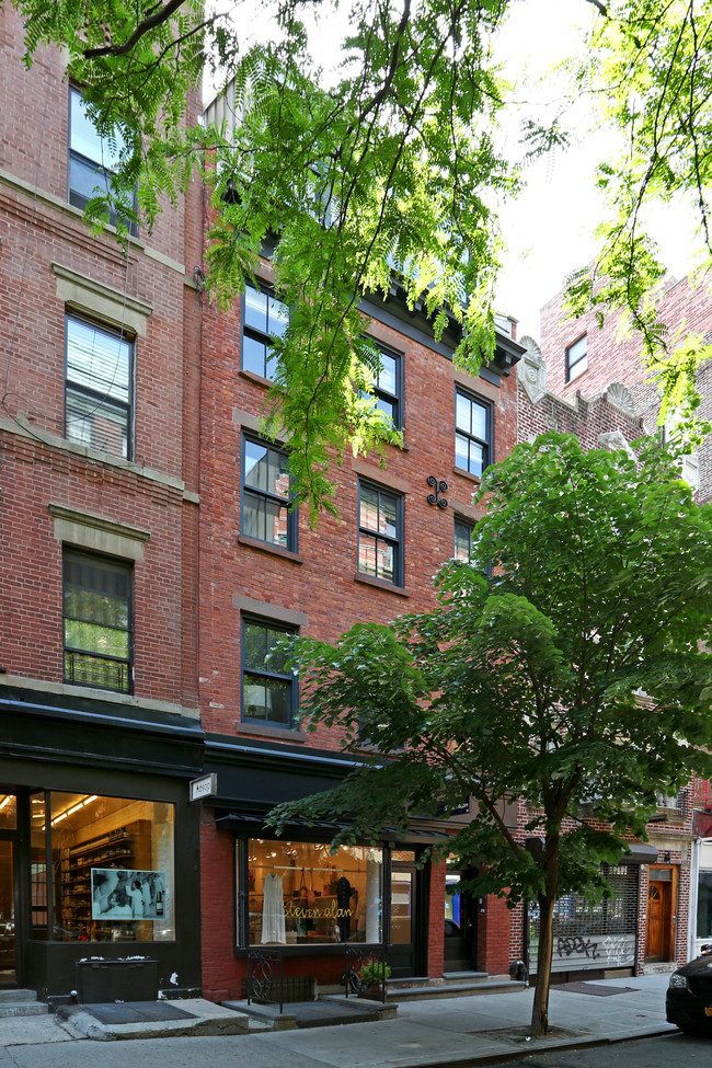 230 Elizabeth St in New York, NY - Foto de edificio - Building Photo