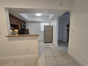 2441 NW 13th St in Miami, FL - Building Photo - Building Photo
