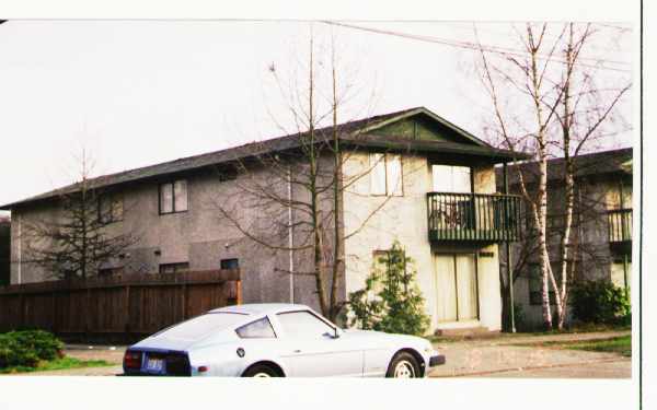 9008 17th Ave SW in Seattle, WA - Foto de edificio