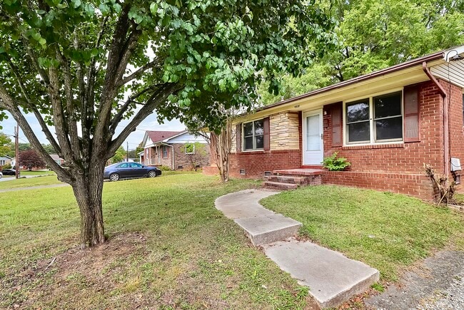 4808 Brooktree Dr in Charlotte, NC - Building Photo - Building Photo