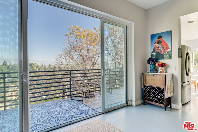 467 Canyon Vista Dr in Los Angeles, CA - Building Photo - Building Photo