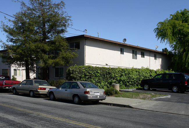 1693 Kentfield Ave in Redwood City, CA - Building Photo - Building Photo