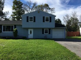 5507 Fortuna Pkwy in Clay, NY - Building Photo