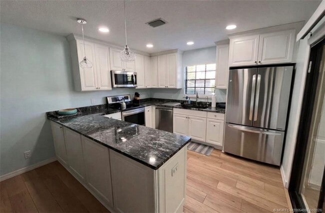 7411 SE Jamestown Terrace