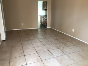 1131 W Highland St in Santa Ana, CA - Foto de edificio - Building Photo