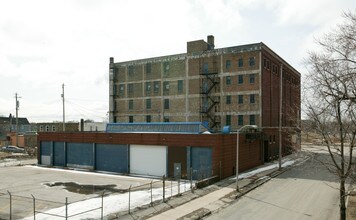 1862 W Fond du Lac Ave in Milwaukee, WI - Building Photo - Building Photo