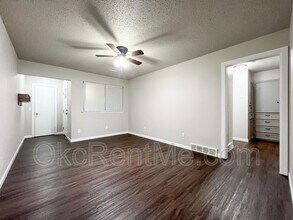 106 Thompson Dr in Moore, OK - Building Photo - Building Photo