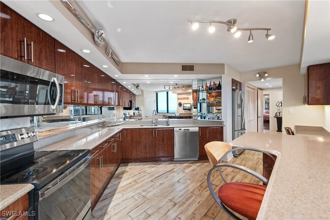 property at 5555 Heron Point Dr