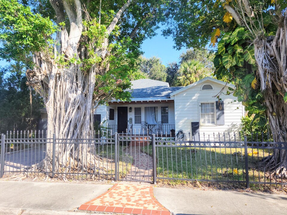 926 N Ocean Breeze in Lake Worth, FL - Building Photo