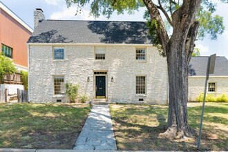 610 Rathervue Pl in Austin, TX - Building Photo - Building Photo