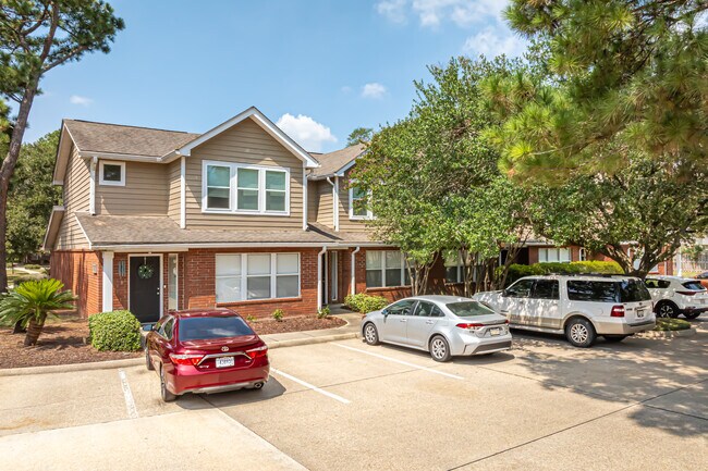 Maison Bocage Apartments in Baton Rouge, LA - Building Photo - Building Photo