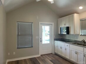 711 N 10th Ave in Pensacola, FL - Building Photo - Building Photo