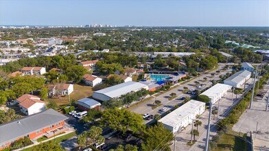 330 11th St N in Naples, FL - Building Photo - Building Photo