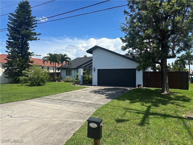 1516 SE 20th St in Cape Coral, FL - Building Photo - Building Photo