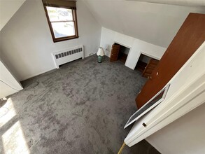 6 Quebec Dr in Huntington Station, NY - Building Photo - Building Photo