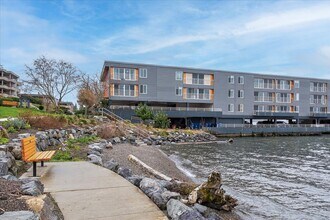 733 Lake St S in Kirkland, WA - Building Photo - Building Photo