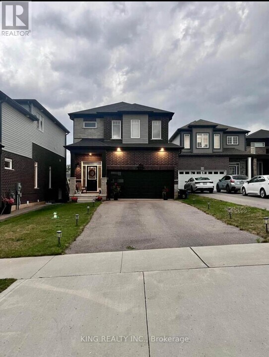 925 Tartan Ct in Kitchener, ON - Building Photo