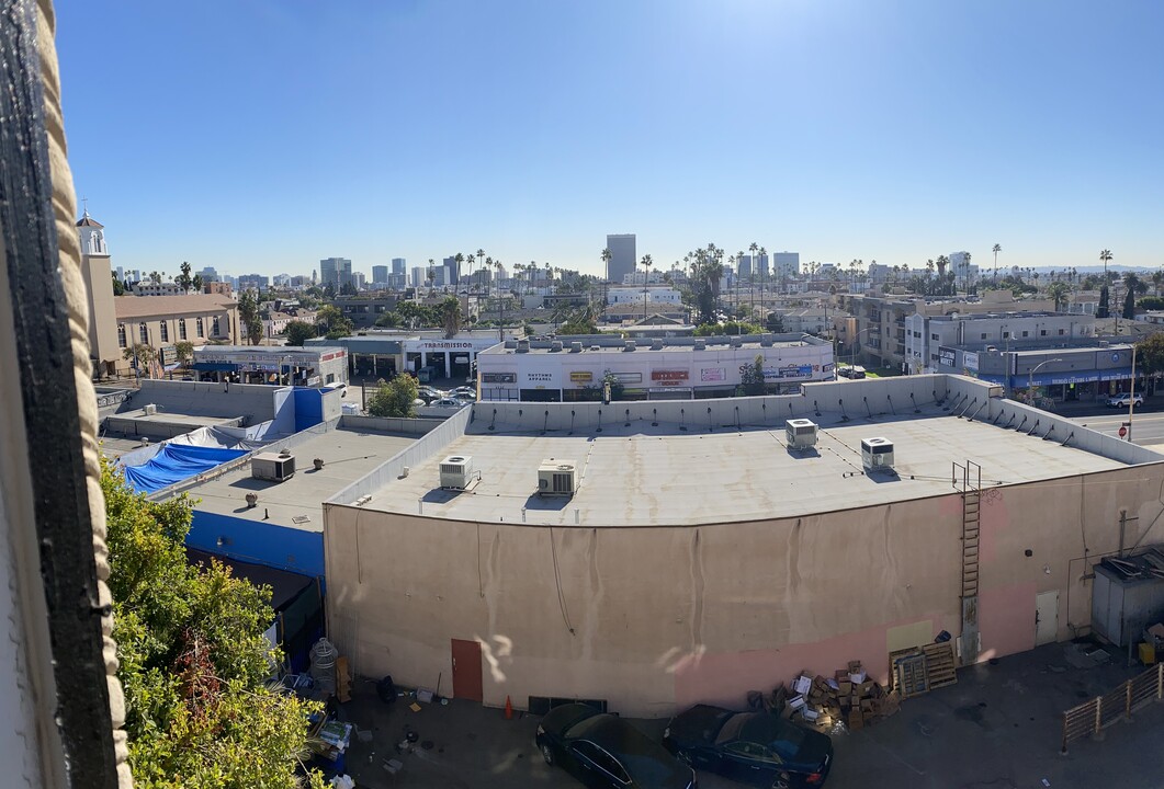 312 N Mariposa Ave, Unit 312 in Los Angeles, CA - Building Photo