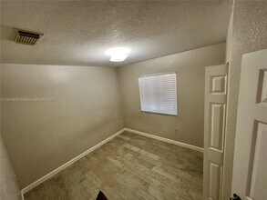 10644 NW 87th Ct in Hialeah, FL - Building Photo - Building Photo