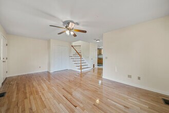 8 Highland Ave in Derry, NH - Building Photo - Building Photo