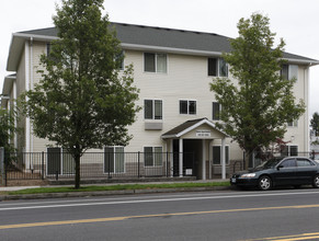 Raven Apartments in Portland, OR - Building Photo - Building Photo