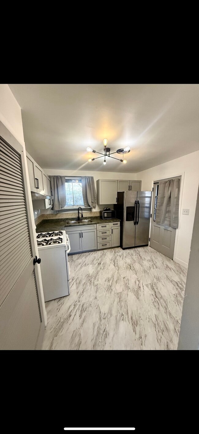 property at 1611 Vilardo Ln