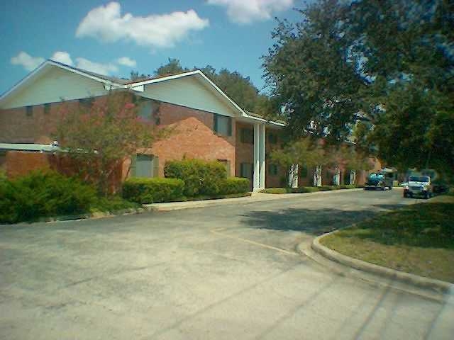 The Heritage House in Seguin, TX - Building Photo