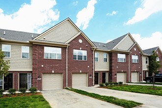 Brickhaven Townhomes in Shelby Township, MI - Foto de edificio - Building Photo