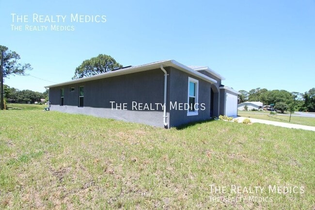 978 Gulfport Rd SE in Palm Bay, FL - Building Photo - Building Photo