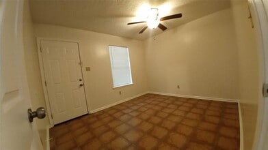 3008 Manor Ln in Huntsville, TX - Building Photo - Building Photo