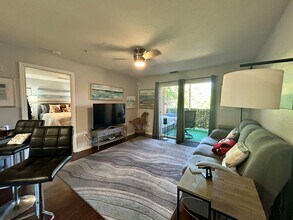 5483 Vineland Rd in Orlando, FL - Building Photo - Building Photo