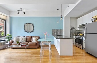 122 West St in Brooklyn, NY - Building Photo - Building Photo