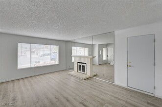 7182 Acorn Ct in Las Vegas, NV - Foto de edificio - Building Photo