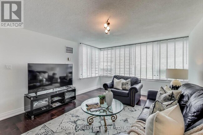 55 Skymark Dr in Toronto, ON - Building Photo - Building Photo