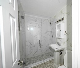 1632 NE 4th Pl-Unit -Apt 4 in Fort Lauderdale, FL - Building Photo - Building Photo