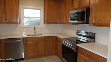 2 Briar Mills Dr in Brick, NJ - Building Photo - Building Photo