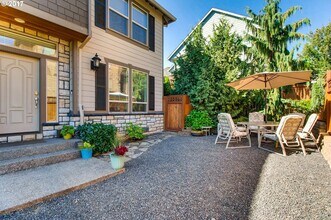 12318 NW 21st Ave in Vancouver, WA - Foto de edificio - Building Photo